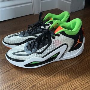 JORDAN Black and Green Basketball Air Zoom